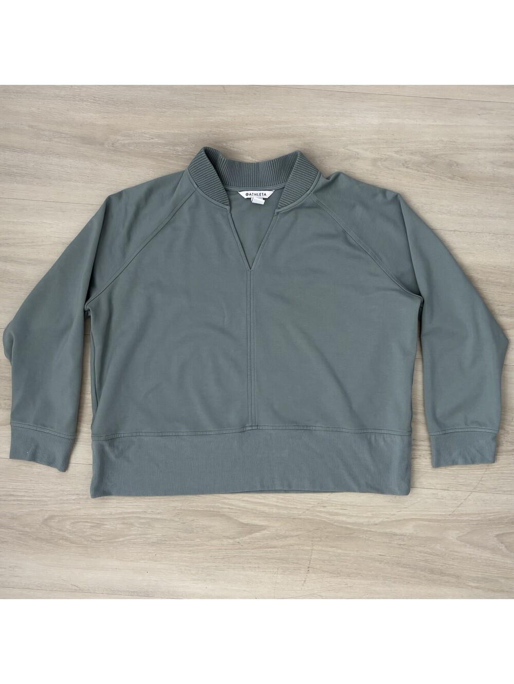 Athleta 1X Sage Green V Neck Pullover Sweatshirt Raglan Sleeve Ribbed Plus